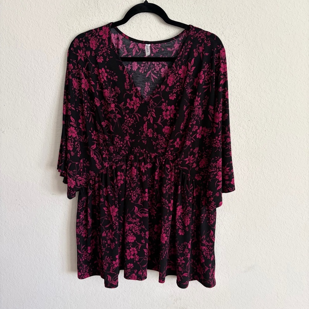 Dear Scarlett womans Black Floral Top size XL flared sleeve v neck feminine chic